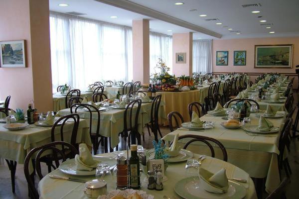 Hotel Abay Rimini Extérieur photo